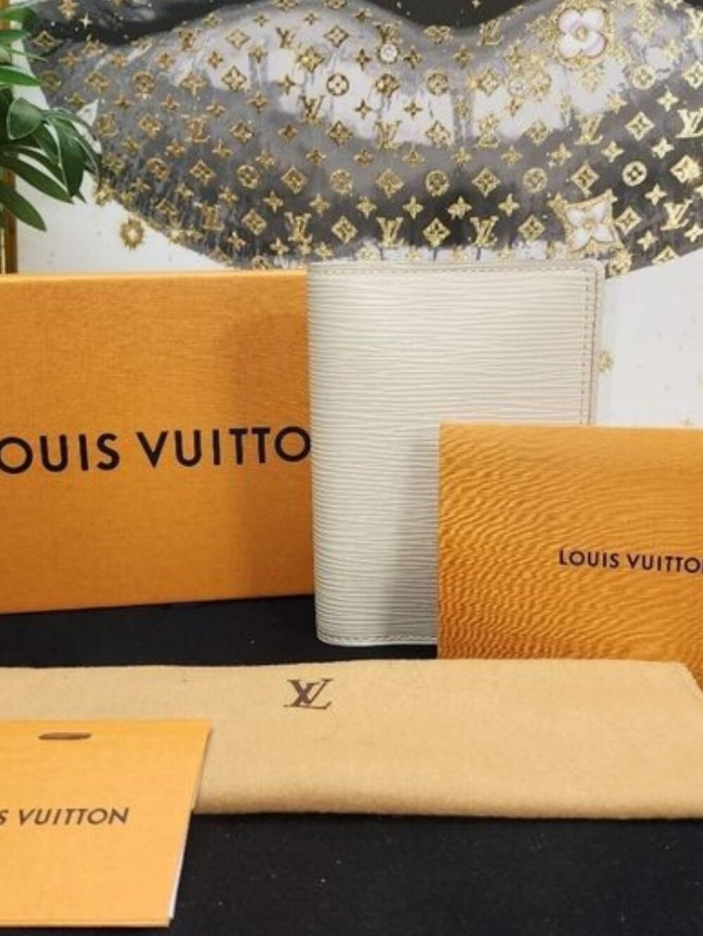 Louis Vuitton Agenda Epi in White, With Dust Bag, Box, And LV Inserts  PRISTINE